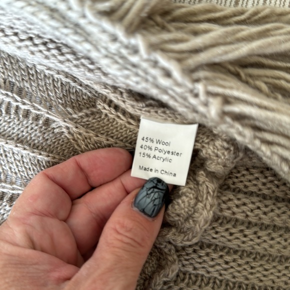 Long length sweater with multiple details tan size medium - Picture 7 of 8